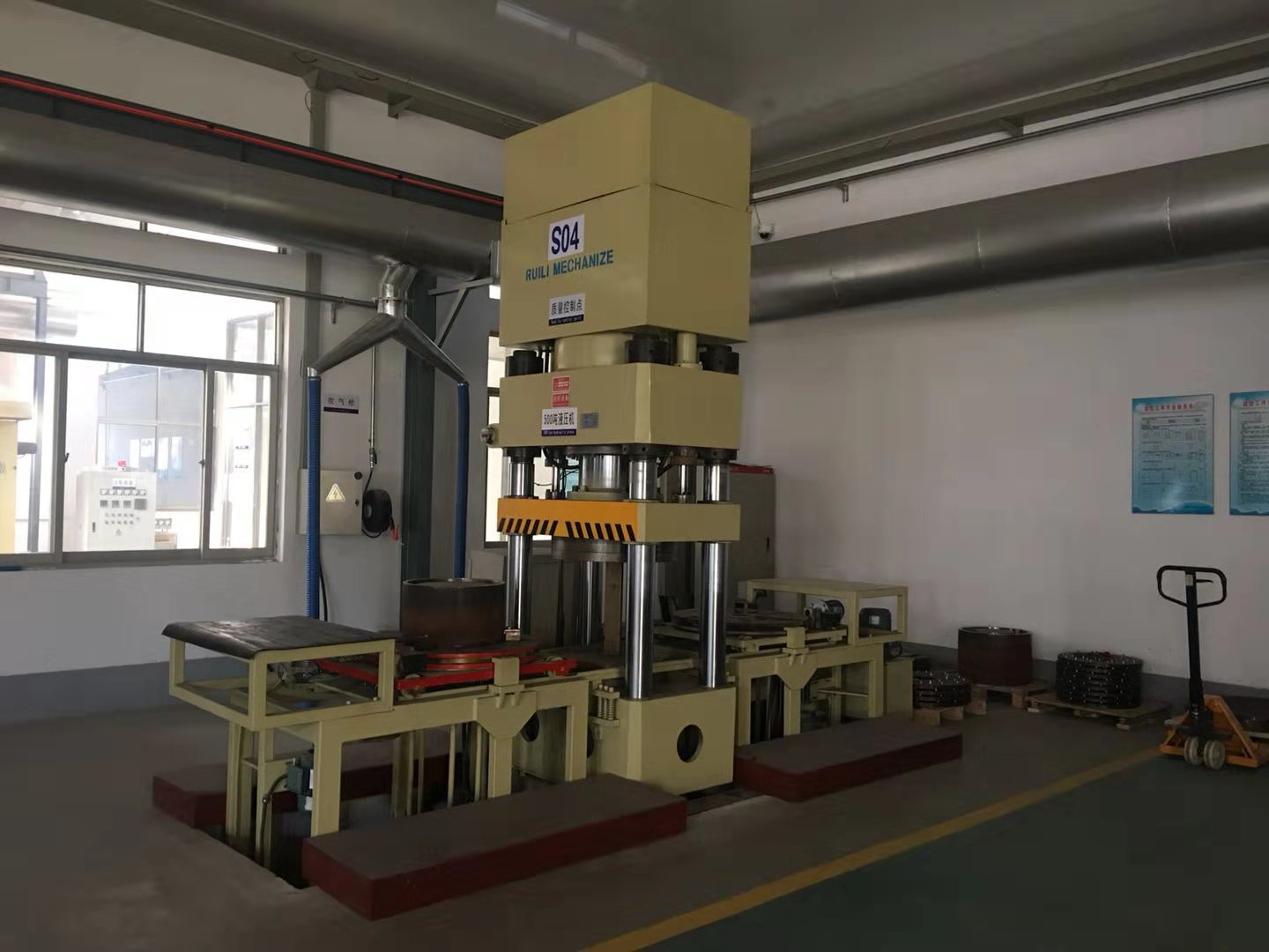 Press under 500T